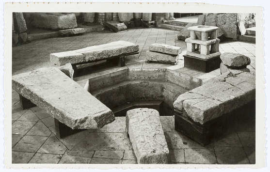 Vorschaubild Poitiers: Baptisterium, Saint-Jean, Taufbecken (Postkarte aus der Diakartei) 